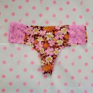 💕PINK Victoria's Secret thong panties